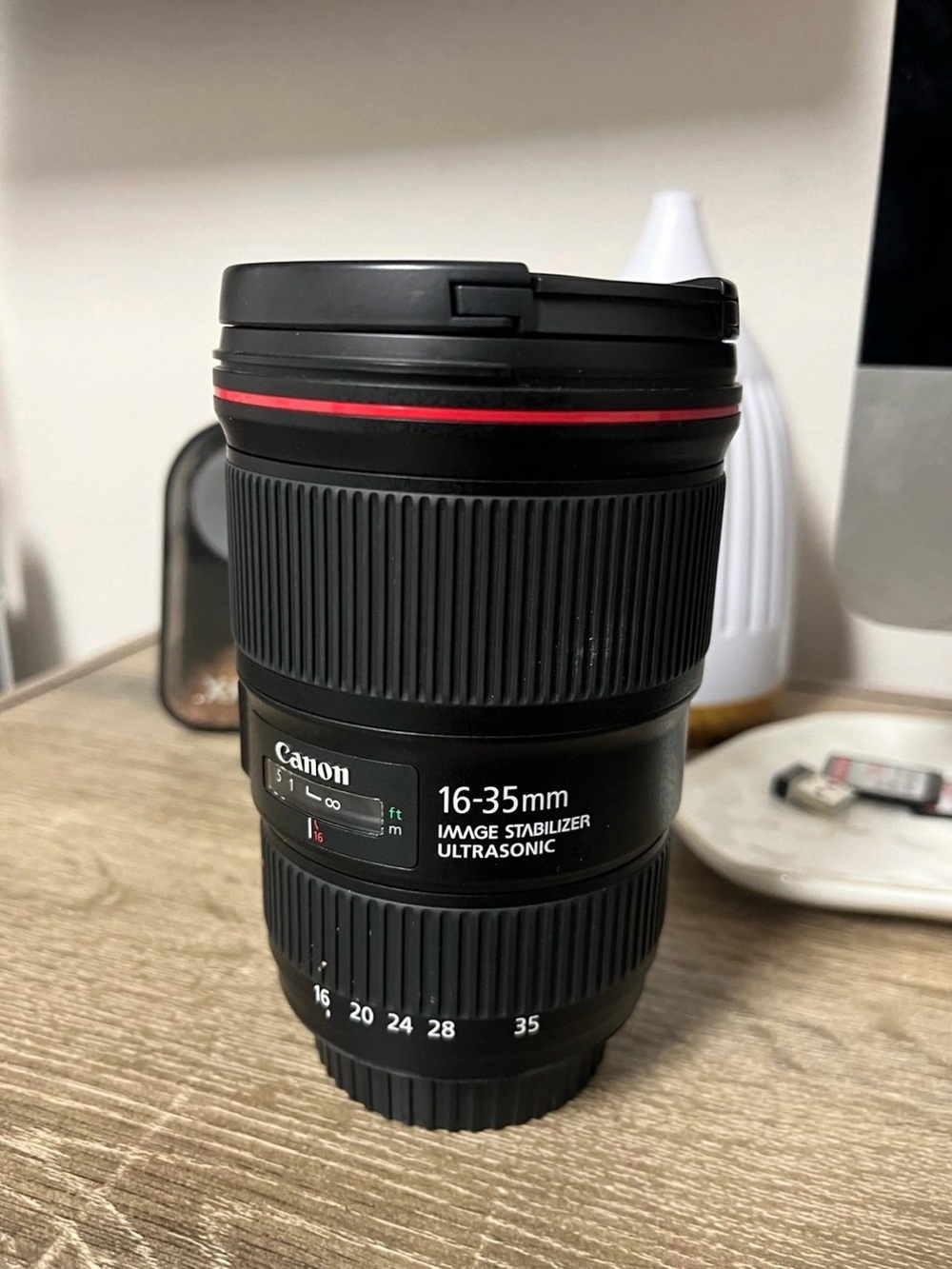 Canon EF 16-35mm f/4L is usm lens